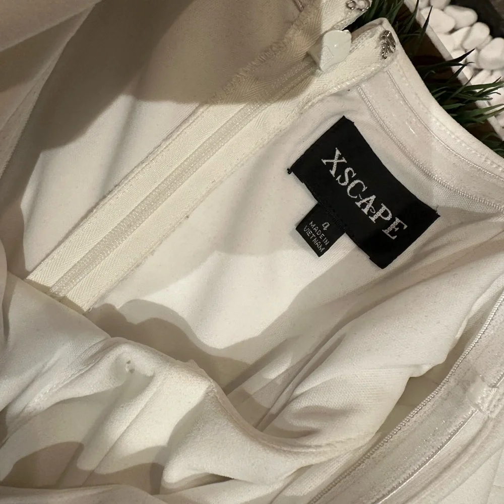 Xscape Strapless off shoulder white jumpsuit size 4 - Picture 7 of 8